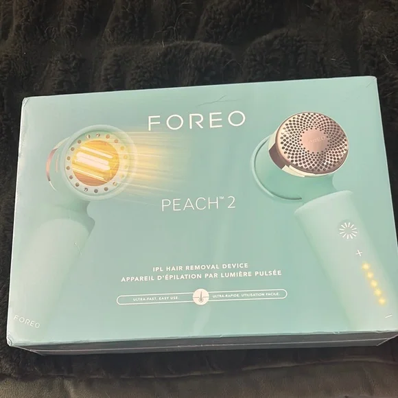 FOREO Peach 2 IPL Device in Light Green - Picture 1 of 2